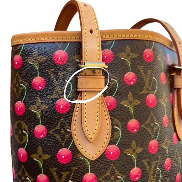 🍒 Louis Vuitton Takashi Murakami Cerises Cherry Bucket Bag - Picture 9 of 17